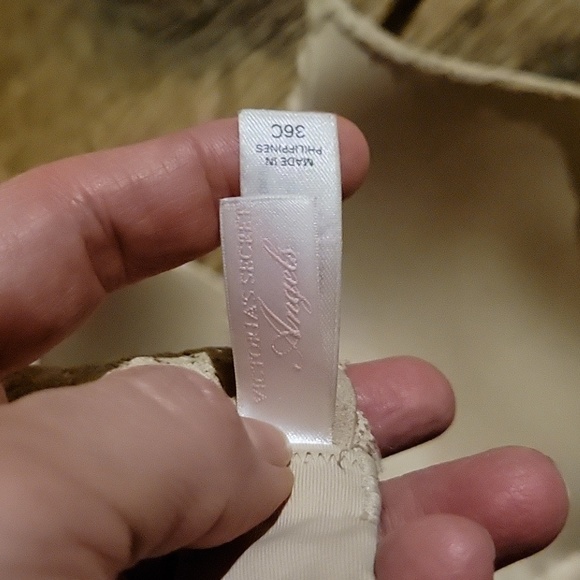 Victoria's Secret Angels 36C padded underwire bra. Creates amazing cleavage! - Picture 4 of 6
